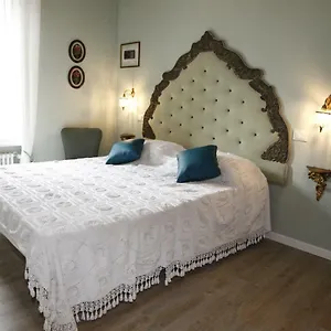 Juliet's Nest In Werona